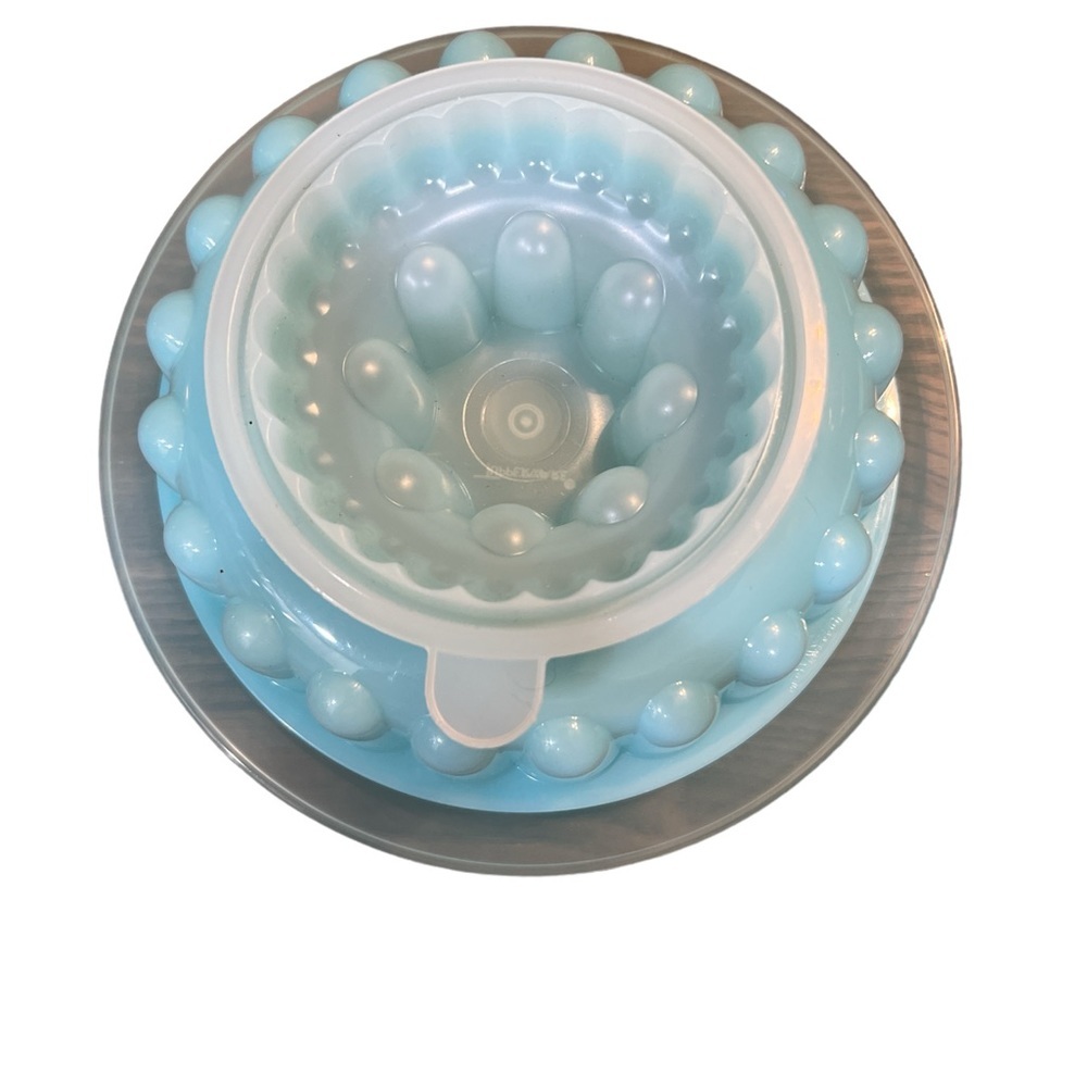 Tupperware small Jell-O, mold